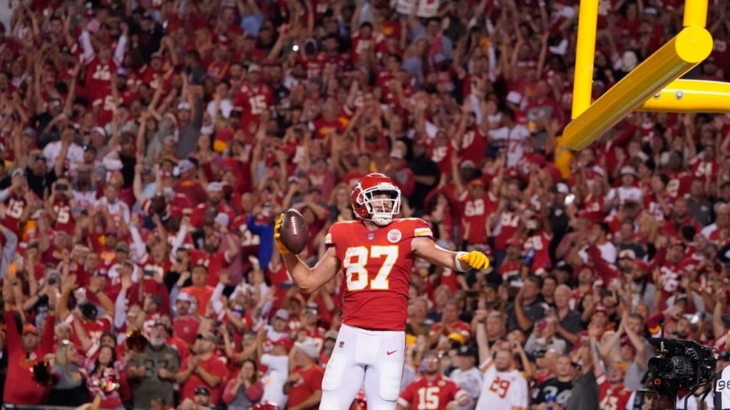 Travis Kelce Fans